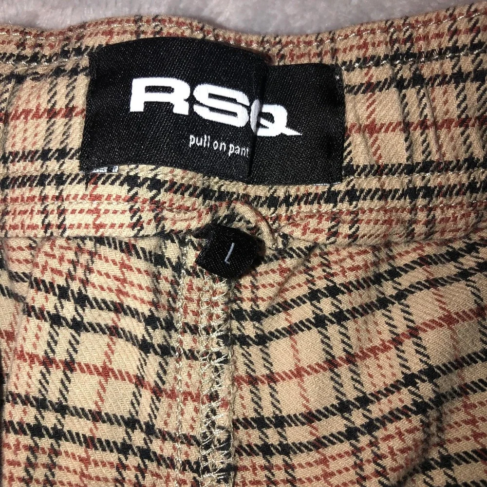 RSQ Pants Men's Size Large Beige Plaid Pull On Pants Elastic Waist Casual Pocket